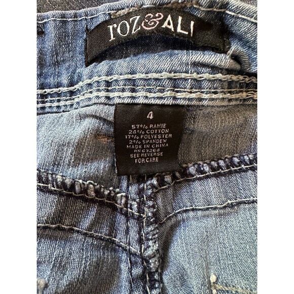 Roz & Ali Women's Cropped Distressed Embellished Blue Jeans Size 4 - Picture 2 of 3